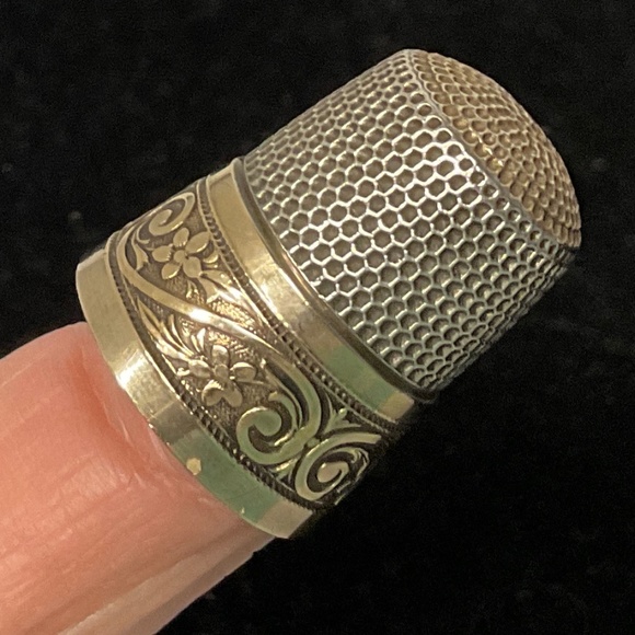 Vintage Ornate Silver Thimble - Picture 4 of 8